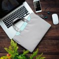 TÚI XÁCH CHỐNG SỐC TOMTOC SLIM HANDBAG (MACBOOK 13”/14″, ULTRABOOK 13″, A21-C01S, Màu Bạc)