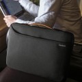 TÚI XÁCH CHỐNG SỐC TOMTOC (USA) SPILL-RESISTANT MACBOOK PRO 14″ BLACK A22D2H1