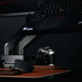 Giá treo laptop HYPERWORK VESA LT01 đen, gắn vào giá treo màn hình (monitor arm)